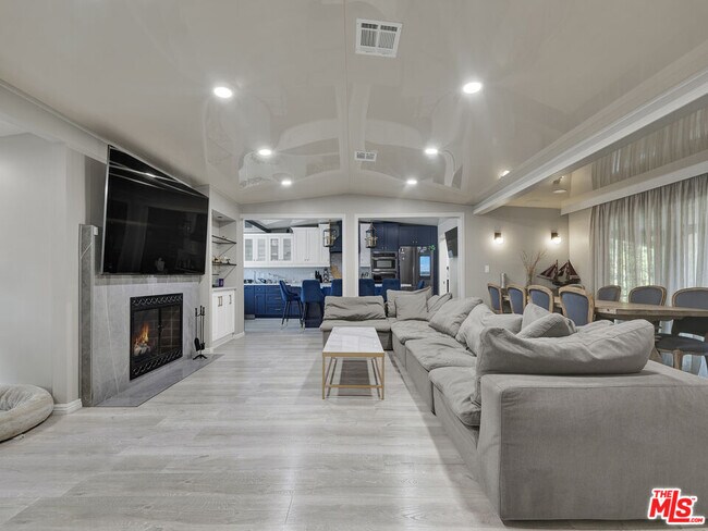 Foto del edificio - 6842 Ranchito Ave