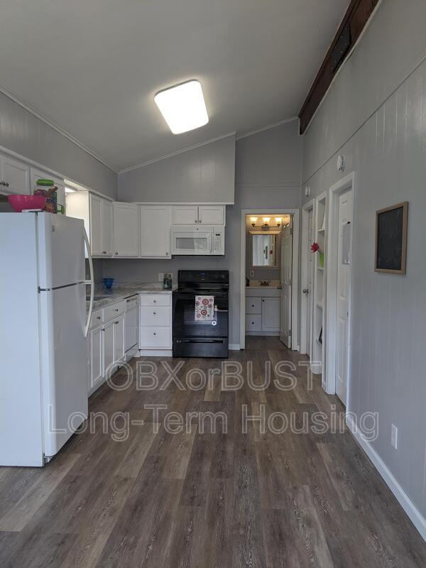 Building Photo - 987 W Kitty Hawk Rd