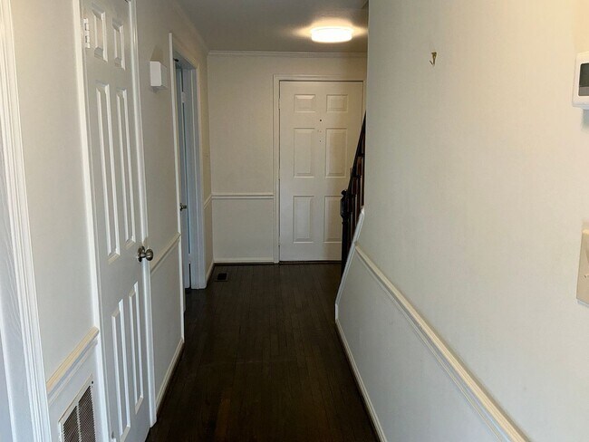 Foto del edificio - Beautiful 4BR 2.5BA corner lot Colonial wi...