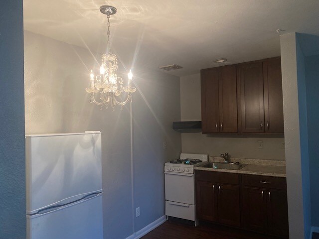 Foto del edificio - 1013 Charles St