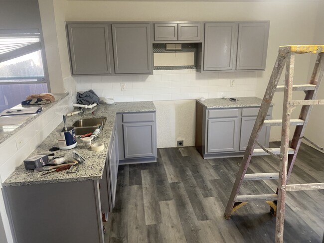 Kitchen - 2909 Desert Dr