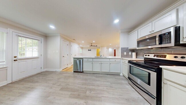 Foto del edificio - Totally Updated Home on Oak Bowery