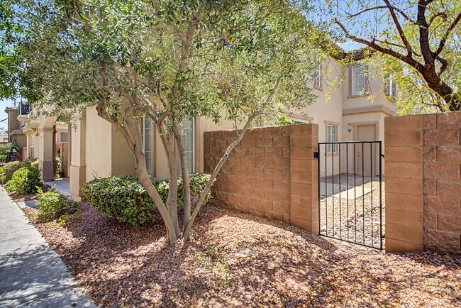Building Photo - Guard gated home in the heart of Summerlin!