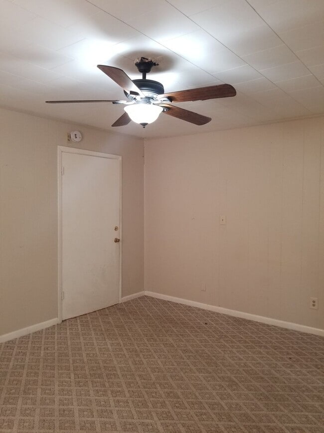 Building Photo - MOVE IN SPECIAL: Waived $350 Cleaning Fee!...
