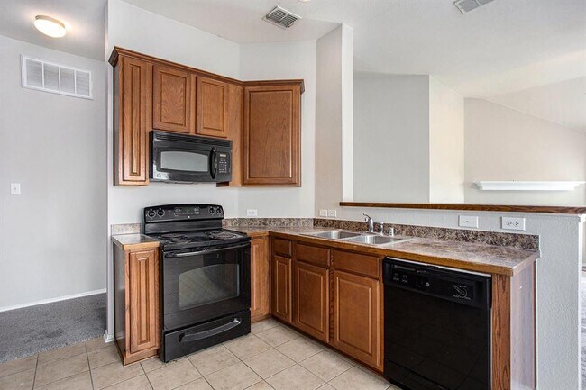Building Photo - 14432 Artesia Ct
