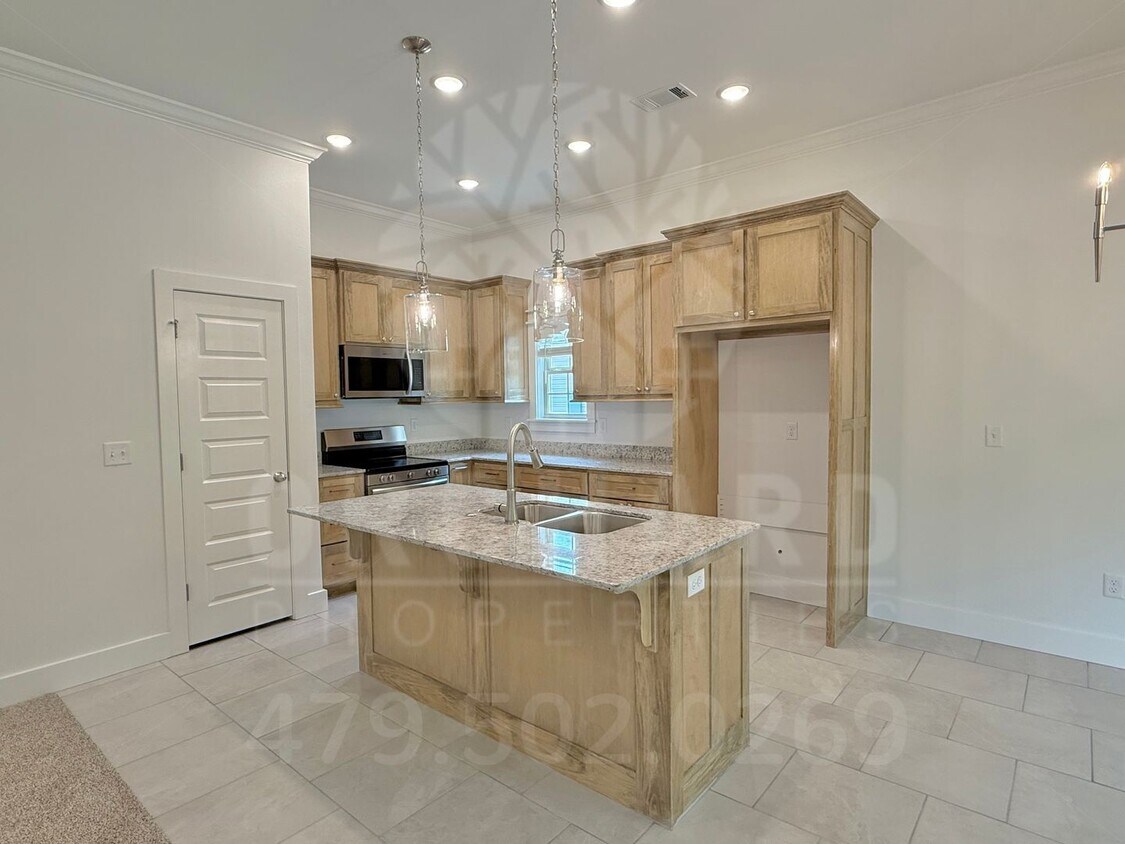 Foto principal - Single-Family Home- 2 Bed/ 2 Bath w/ Hobby...