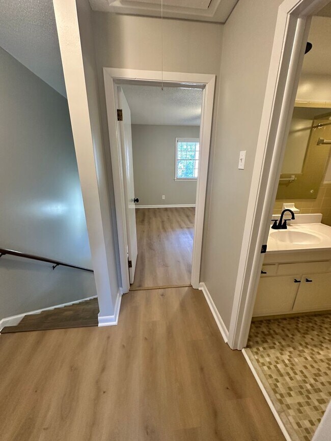 Foto del edificio - Beautiful 2 Bedroom 1.5 Bath Townhome!