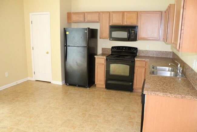 Building Photo - 6852 Misty View Dr