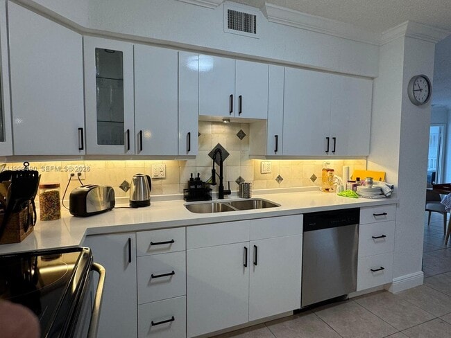 Foto del edificio - 3600 Mystic Pointe Dr