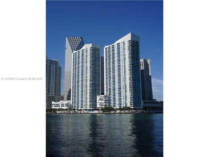 Foto principal - 335 S Biscayne Blvd