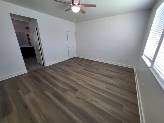 Building Photo - 1147 Lahontan Dr