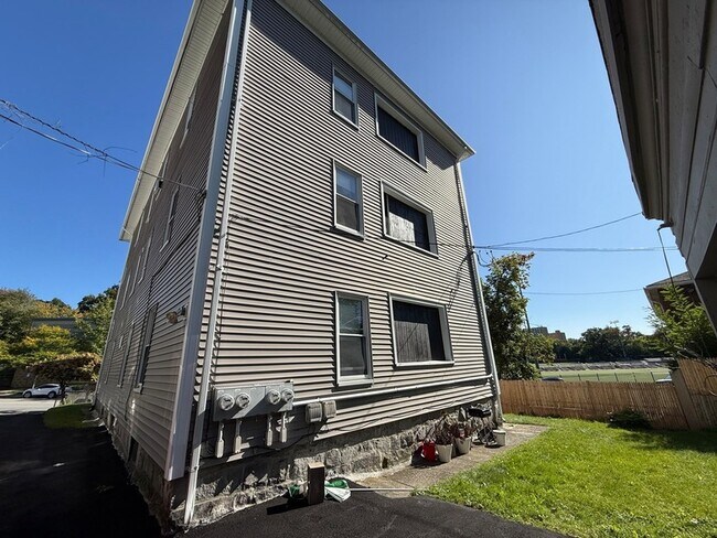 Building Photo - 32 Woodbine St