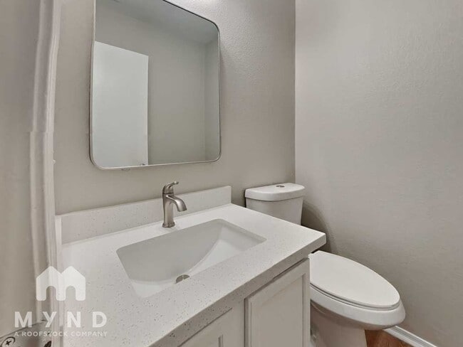 Building Photo - 11529 W Flores Dr