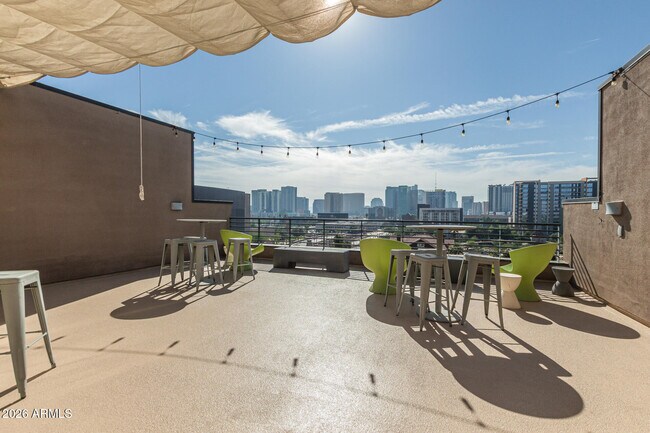 Foto del edificio - 1326 N Central Ave