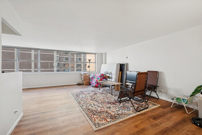 Foto del edificio - 6301 N Sheridan Rd