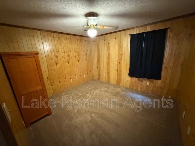 Foto del edificio - 4683 Grassy Creek Rd