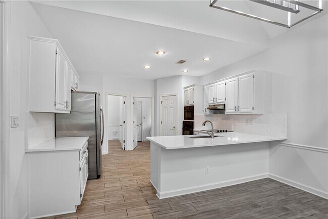Foto del edificio - 10825 Pinewalk Forest Cir