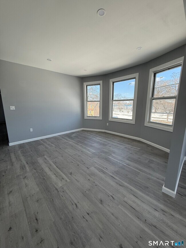 Building Photo - 1637 South Ave