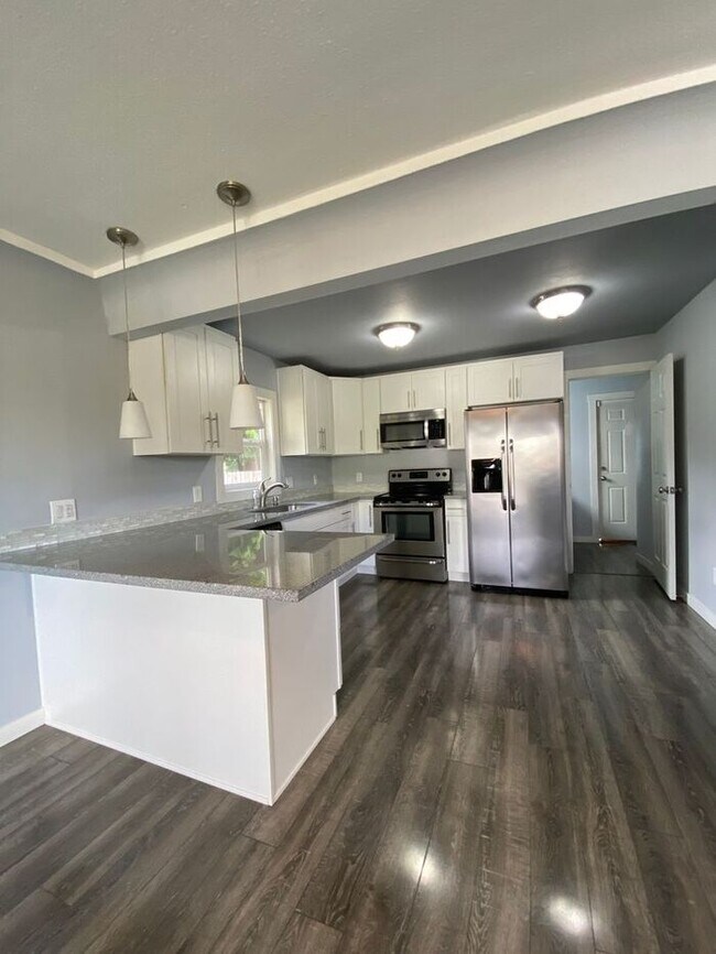 Foto del edificio - Fully renovated 3 Bedroom 1 Bath Home.