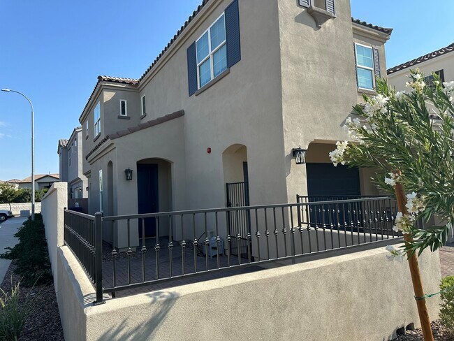Building Photo - 162 E Markwood Dr