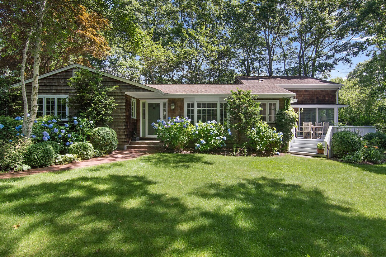 Primary Photo - 2 Whitney Ln