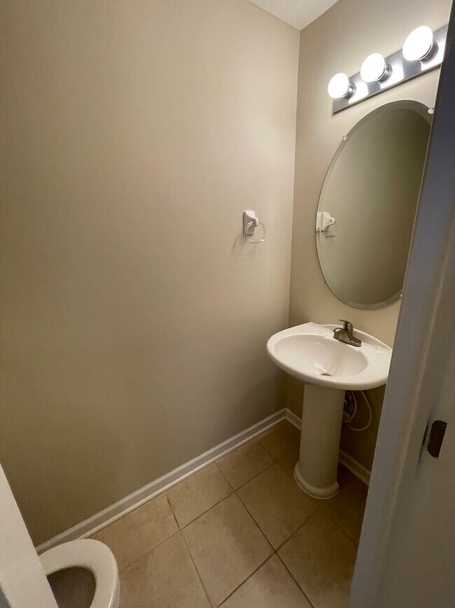 Foto del edificio - 8454 Diversey Loop