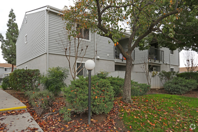 Building Photo - Heather Court Apartments