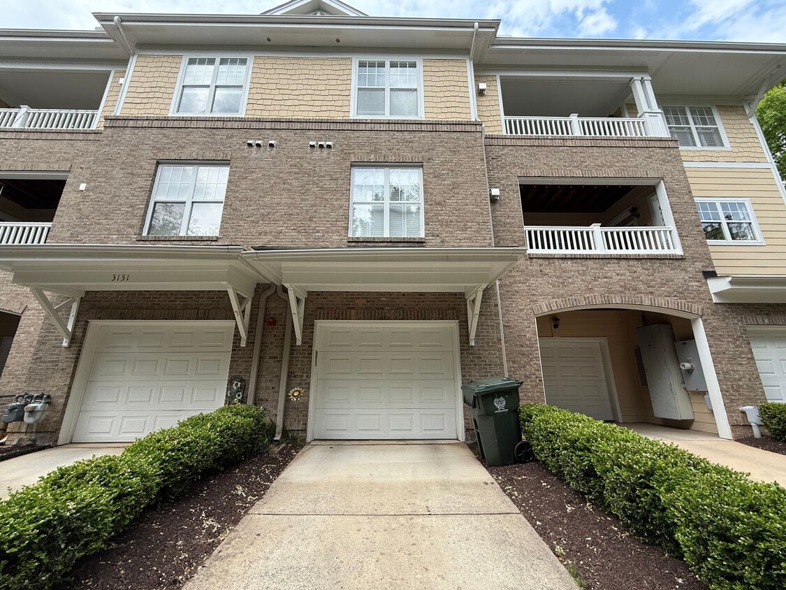Foto principal - Newly Remodeled 2BD, 2BA Raleigh Condo in ...