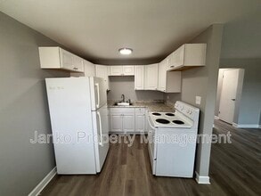 Building Photo - 2113 W 119th St