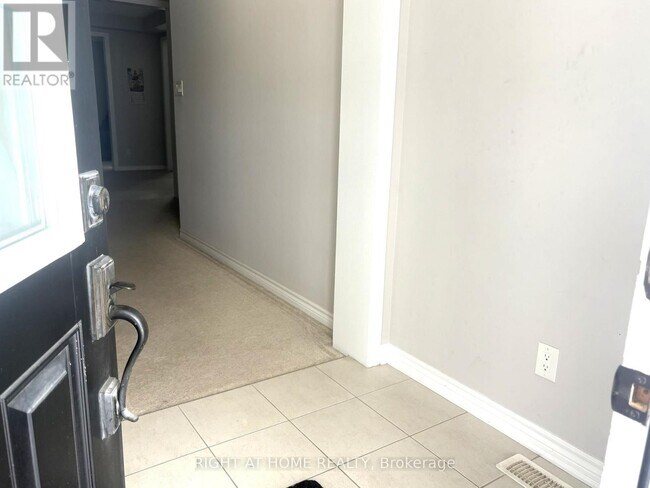 Building Photo - 713 Devario Cres