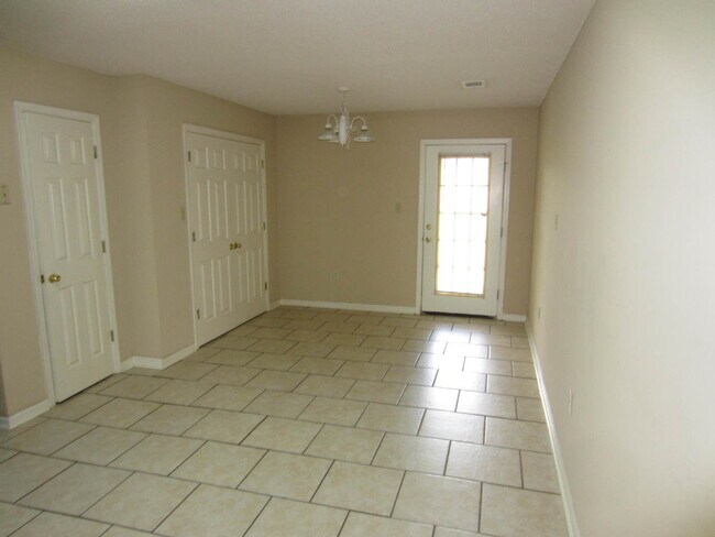 Foto del edificio - 4072 Northlake Dr