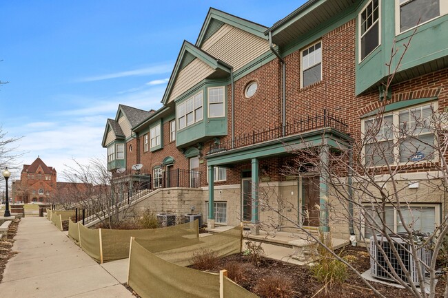 Building Photo - 2654 Woodward Ave