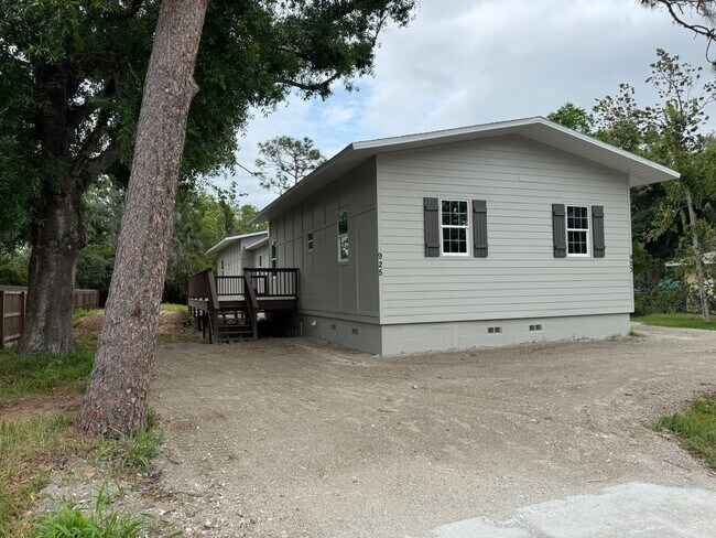 Foto del edificio - 923 Hagle Park Rd