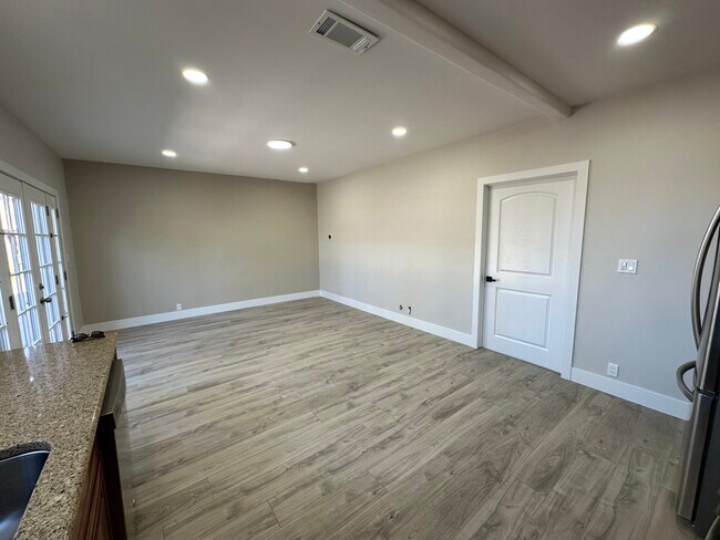 Foto del edificio - 4231 Davis St