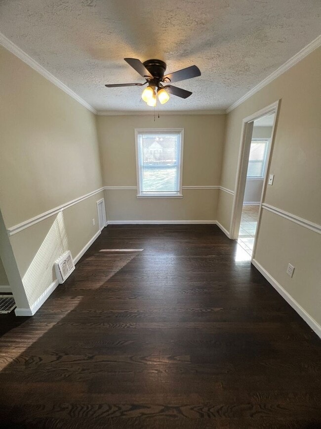 Building Photo - Move-In Ready 3-Bed Home with Downstairs B...