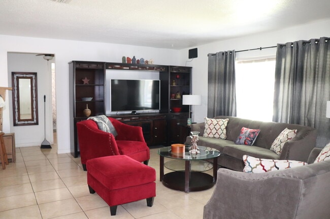 Foto del edificio - 1020 NW 74th Ave