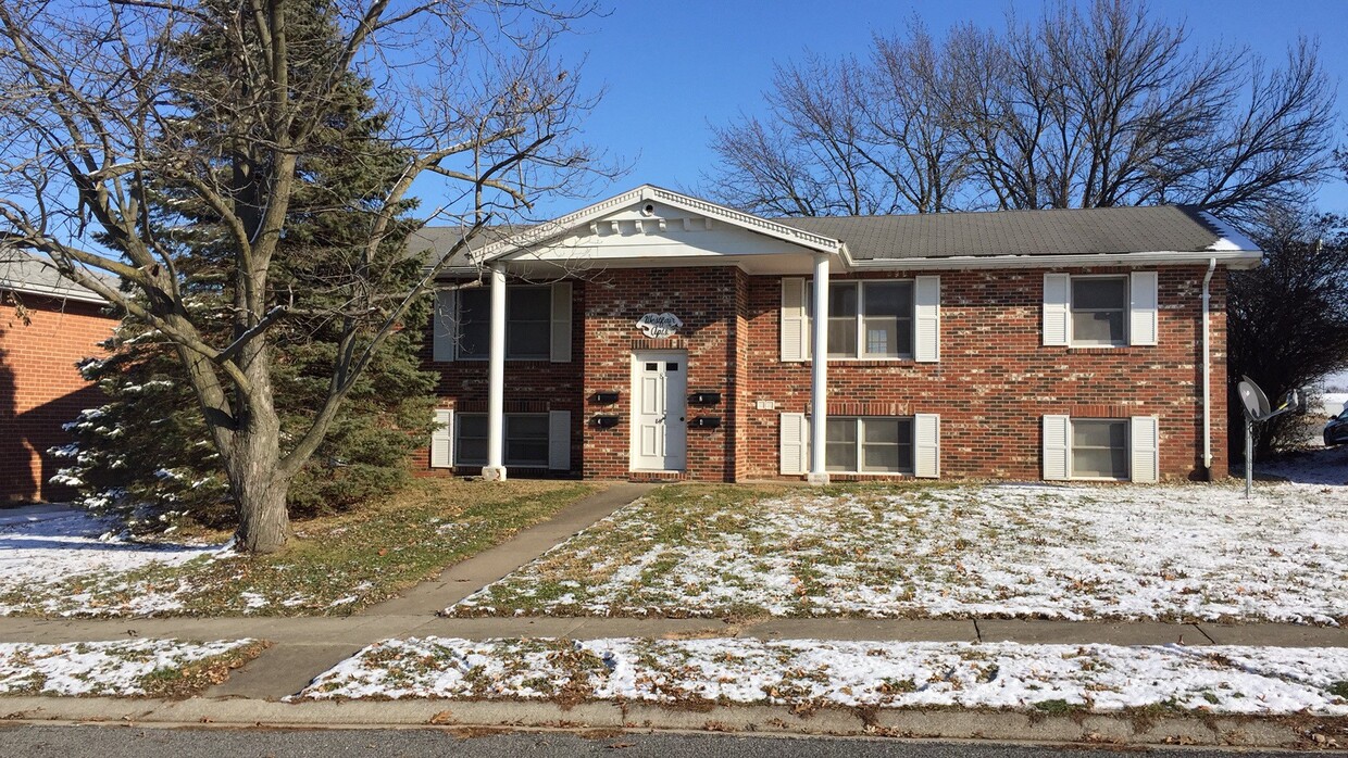 Primary Photo - 8 Gardendale Dr