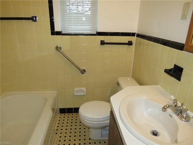 Building Photo - 9558 Johnnycake Ridge Rd