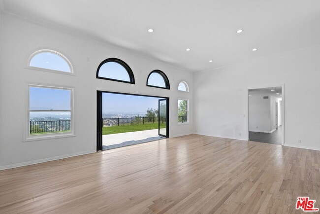 Building Photo - 15851 Mulholland Pl