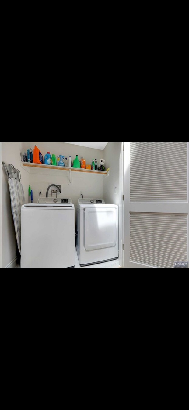 Building Photo - 33 Stuyvesant Ave