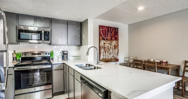 Building Photo - Preslee Apartments