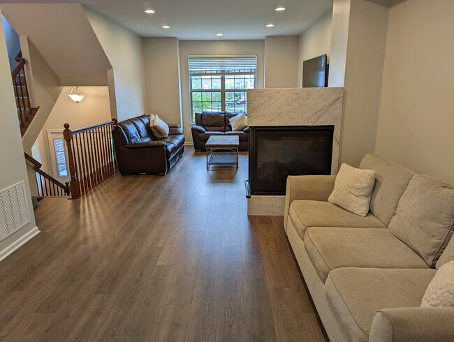Foto del edificio - 2807 Blakely Ln