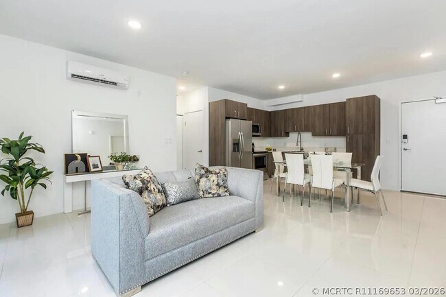 Foto del edificio - 25885 S Dixie Hwy