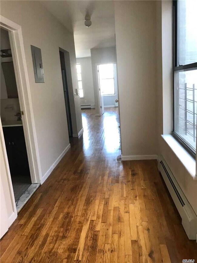 Building Photo - 1524 St Johns Pl