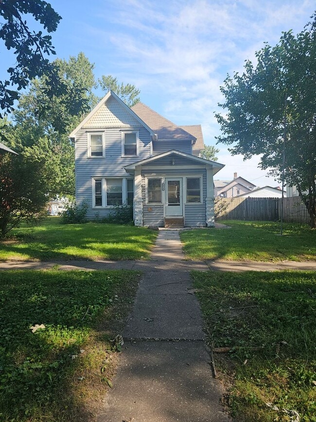 Building Photo - 2214 W 2nd St
