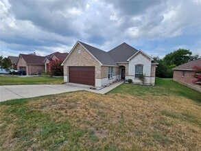 Building Photo - 7721 Oak Garden Trail