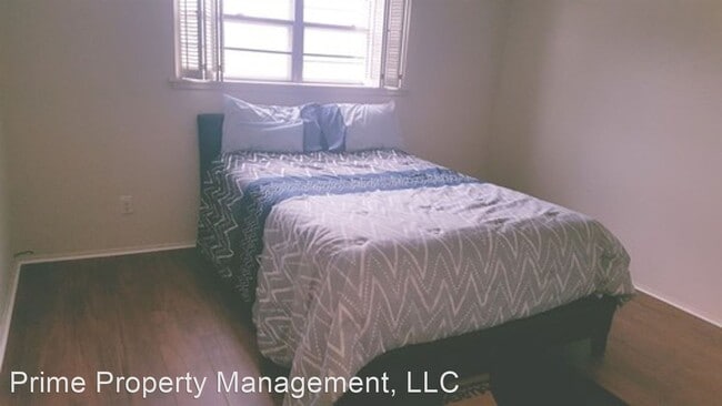 Building Photo - 717 Laurelwood Dr