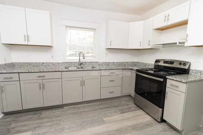 Building Photo - 1203 Rockway Dr