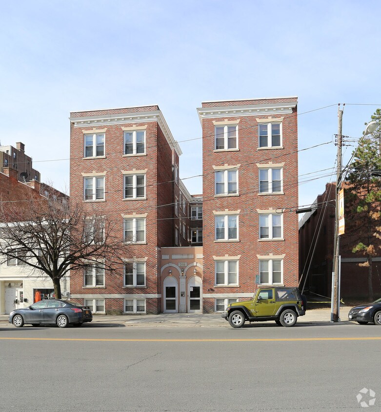 Primary Photo - Boulevard Apartments Llc