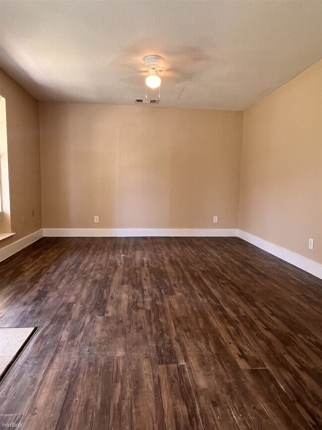 Building Photo - 2 br, 1 bath Duplex - 9110 Kentshire Drive A